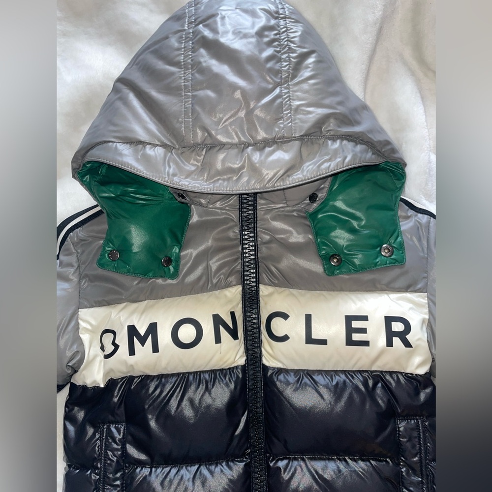 MONCLER JACKET & HAT - Picture 4 of 8